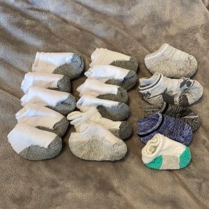 16 pairs of Thick socks